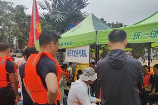 跟队记者：曼联的防守做的不错，但已经连续7个半场比赛没进球了